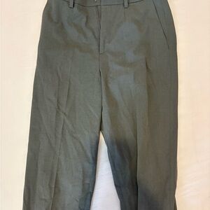 Uniqloโs Gray Pants